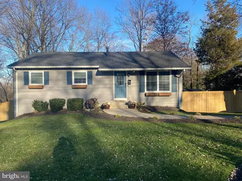 5715 La Vista Dr, Alexandria, VA 22310