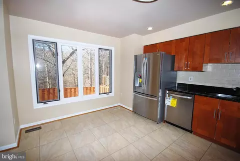 Kitchen - 7216 Olde Lantern Way, Springfield, VA 22152 photo 3 of 4