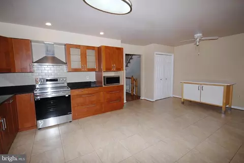 Kitchen - 7216 Olde Lantern Way, Springfield, VA 22152 photo 4 of 4