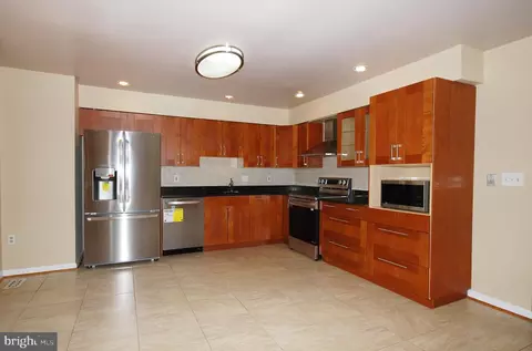 Kitchen - 7216 Olde Lantern Way, Springfield, VA 22152 photo 2 of 4