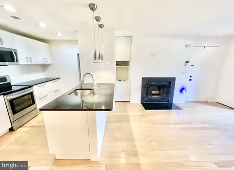 Kitchen - 11717 C Summerchase Cir #1717-C, Reston, VA 20194 photo 5 of 6