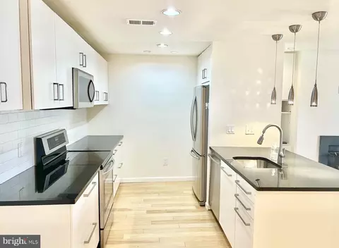 Kitchen - 11717 C Summerchase Cir #1717-C, Reston, VA 20194 photo 6 of 6