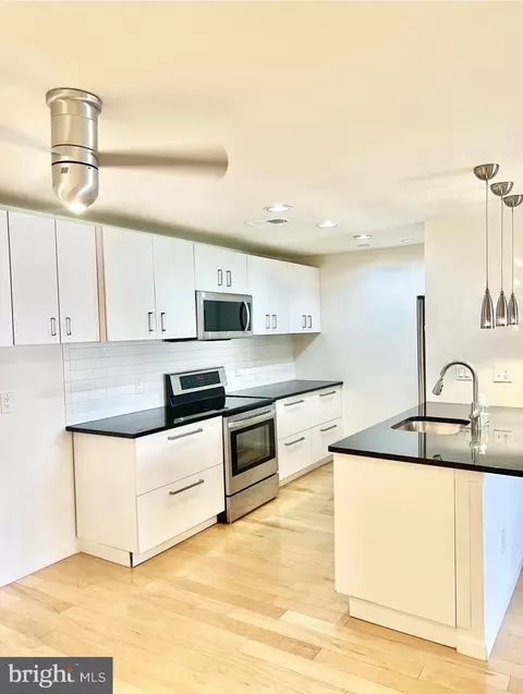 Kitchen - 11717 C Summerchase Cir #1717-C, Reston, VA 20194 photo 3 of 6