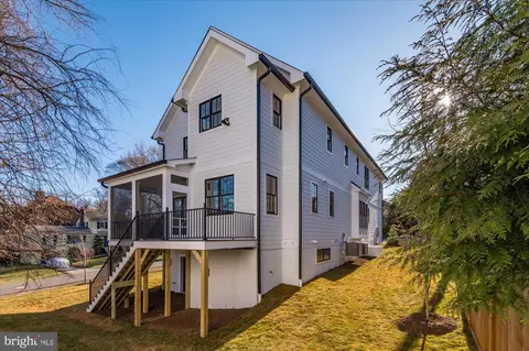 Exterior - 1811 Franklin Ave, Mclean, VA 22101 photo 11 of 11