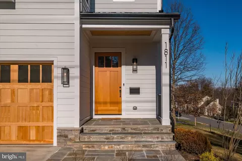 Entry Way - 1811 Franklin Ave, Mclean, VA 22101 photo 1 of 9