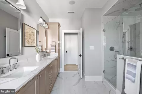 Bath - 1811 Franklin Ave, Mclean, VA 22101 photo 7 of 8