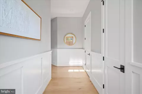 Entry Way - 1811 Franklin Ave, Mclean, VA 22101 photo 4 of 9