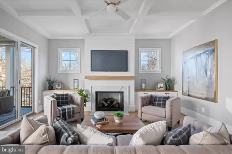 Living - 1811 Franklin Ave, Mclean, VA 22101 photo 3 of 5