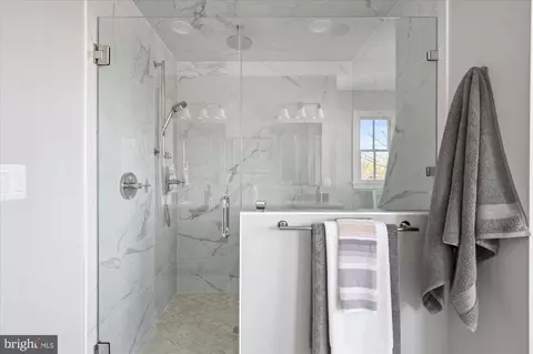Bath - 1811 Franklin Ave, Mclean, VA 22101 photo 6 of 8