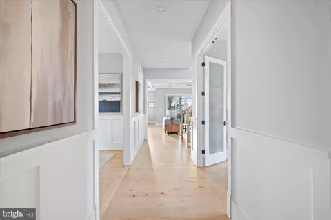 Entry Way - 1811 Franklin Ave, Mclean, VA 22101 photo 6 of 9