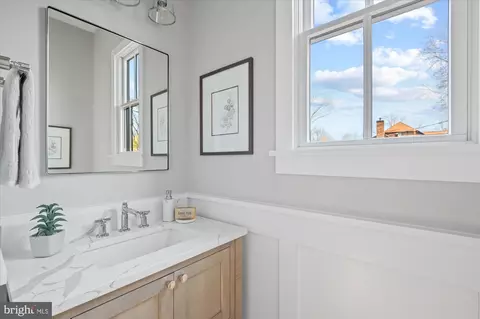 Bath - 1811 Franklin Ave, Mclean, VA 22101 photo 1 of 8