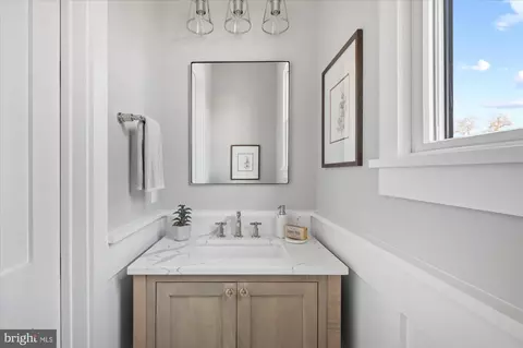 Bath - 1811 Franklin Ave, Mclean, VA 22101 photo 2 of 8