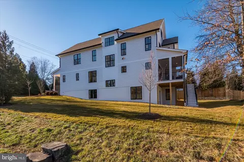 Exterior - 1811 Franklin Ave, Mclean, VA 22101 photo 10 of 11