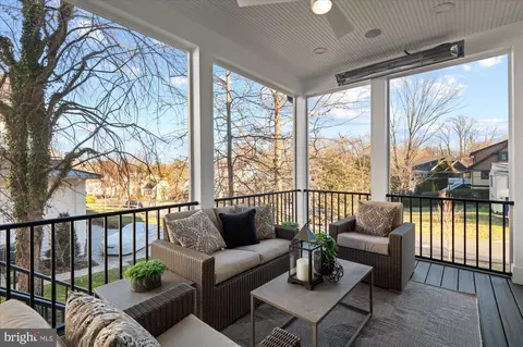 Exterior - 1811 Franklin Ave, Mclean, VA 22101 photo 6 of 11