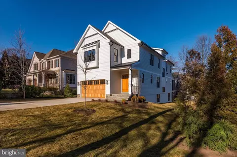 Exterior - 1811 Franklin Ave, Mclean, VA 22101 photo 3 of 11