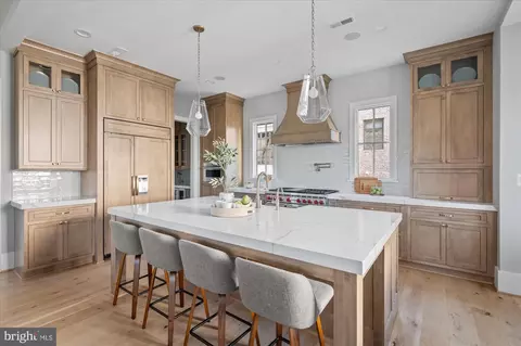 Kitchen - 1811 Franklin Ave, Mclean, VA 22101 photo 5 of 11