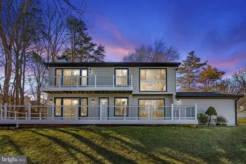 481 Woodshire Ln, Herndon, VA 20170