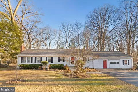 7711 Thor Dr, Annandale, VA 22003