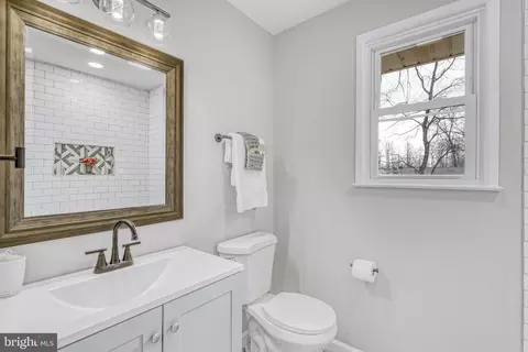 Bath - 7913 Foote Ln, Springfield, VA 22151 photo 2 of 2