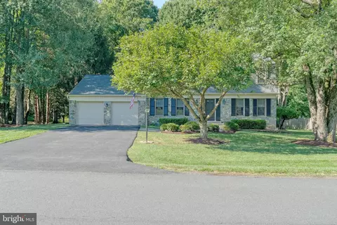 11909 Fallen Holly Ct, Great Falls, VA 22066