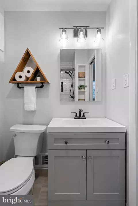 Bath - 6520 Greenview Ln, Springfield, VA 22152 photo 1 of 4