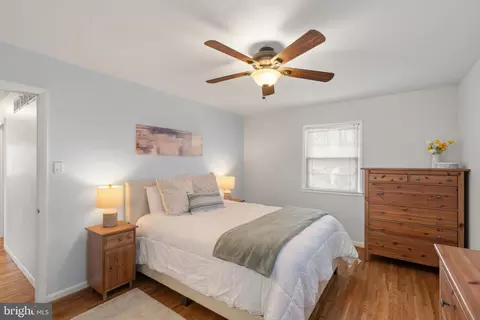 Bedroom - 6520 Greenview Ln, Springfield, VA 22152 photo 8 of 10