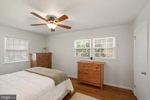 Bedroom - 6520 Greenview Ln, Springfield, VA 22152 photo 6 of 10