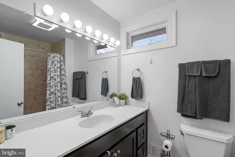 Bath - 6520 Greenview Ln, Springfield, VA 22152 photo 3 of 4