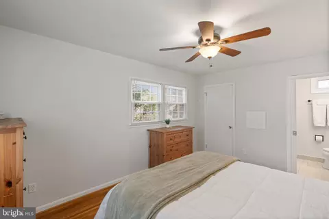 Bedroom - 6520 Greenview Ln, Springfield, VA 22152 photo 7 of 10