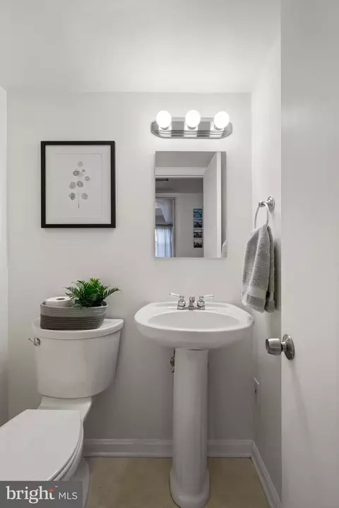 Bath - 6520 Greenview Ln, Springfield, VA 22152 photo 4 of 4