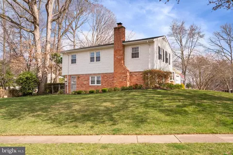 Exterior - 6520 Greenview Ln, Springfield, VA 22152 photo 4 of 11