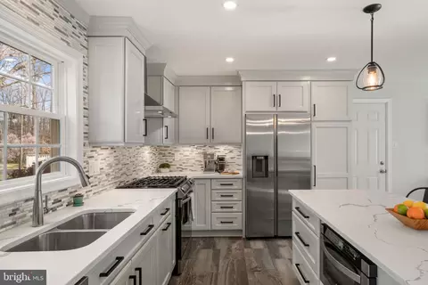 Kitchen - 6520 Greenview Ln, Springfield, VA 22152 photo 4 of 5
