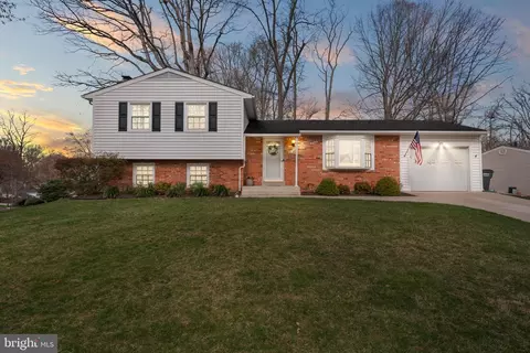6520 Greenview Ln, Springfield, VA 22152