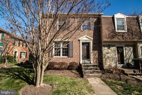 7842 Butterfield Ln, Annandale, VA 22003