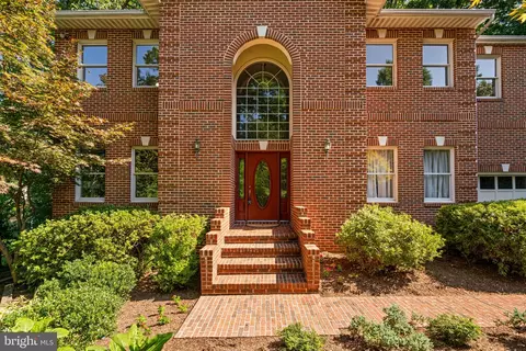 10808 Braddock Rd, Fairfax, VA 22030