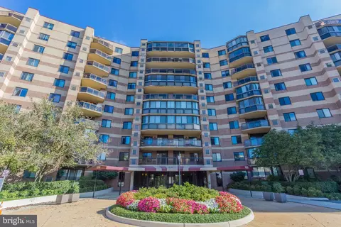 8360 Greensboro Dr #816, Mclean, VA 22102