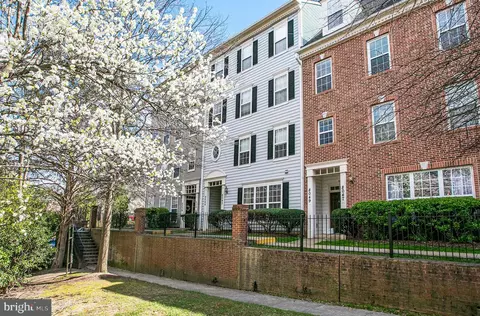 8041 Gatehouse Rd #16, Falls Church, VA 22042