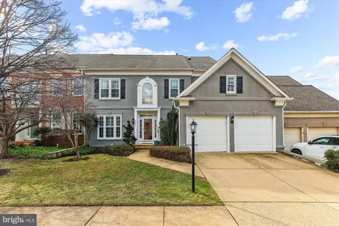 6271 Kingfisher Ln, Alexandria, VA 22312