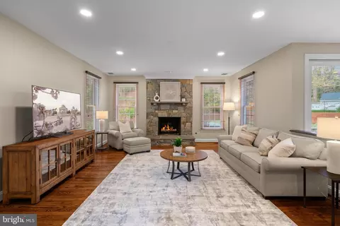 Living - 1916 Valley Wood Rd, Mclean, VA 22101 photo 4 of 12
