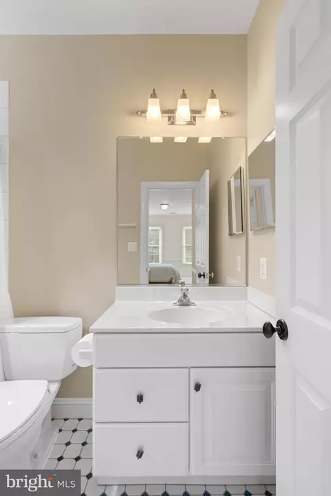 Bath - 1916 Valley Wood Rd, Mclean, VA 22101 photo 4 of 13