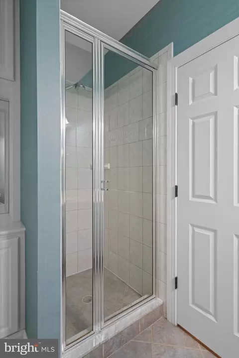 Bath - 1916 Valley Wood Rd, Mclean, VA 22101 photo 2 of 13