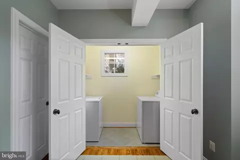 Entry Way - 1916 Valley Wood Rd, Mclean, VA 22101 photo 4 of 7