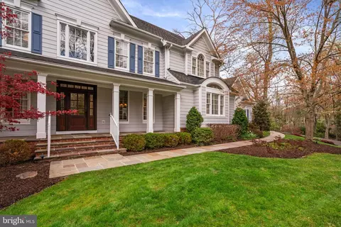 Exterior - 1916 Valley Wood Rd, Mclean, VA 22101 photo 6 of 14