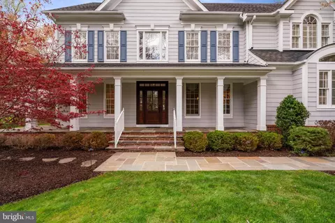 Exterior - 1916 Valley Wood Rd, Mclean, VA 22101 photo 5 of 14