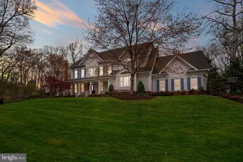 Exterior - 1916 Valley Wood Rd, Mclean, VA 22101 photo 14 of 14