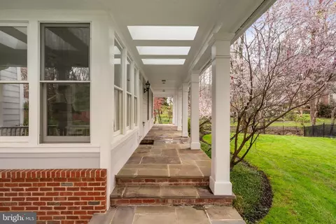 Exterior - 1916 Valley Wood Rd, Mclean, VA 22101 photo 11 of 14