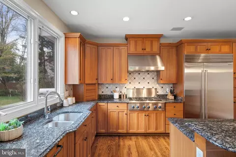 Kitchen - 1916 Valley Wood Rd, Mclean, VA 22101 photo 4 of 8