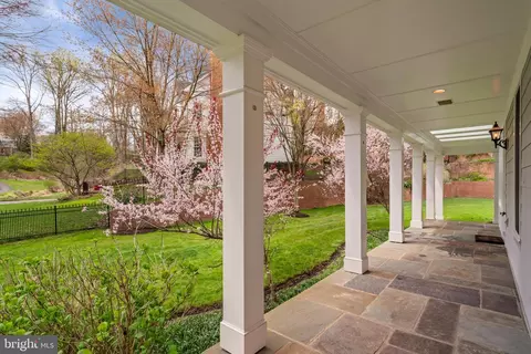 Exterior - 1916 Valley Wood Rd, Mclean, VA 22101 photo 7 of 14