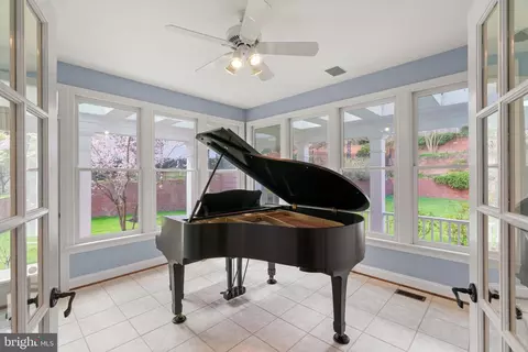 Living - 1916 Valley Wood Rd, Mclean, VA 22101 photo 3 of 12