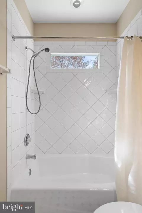 Bath - 1916 Valley Wood Rd, Mclean, VA 22101 photo 5 of 13